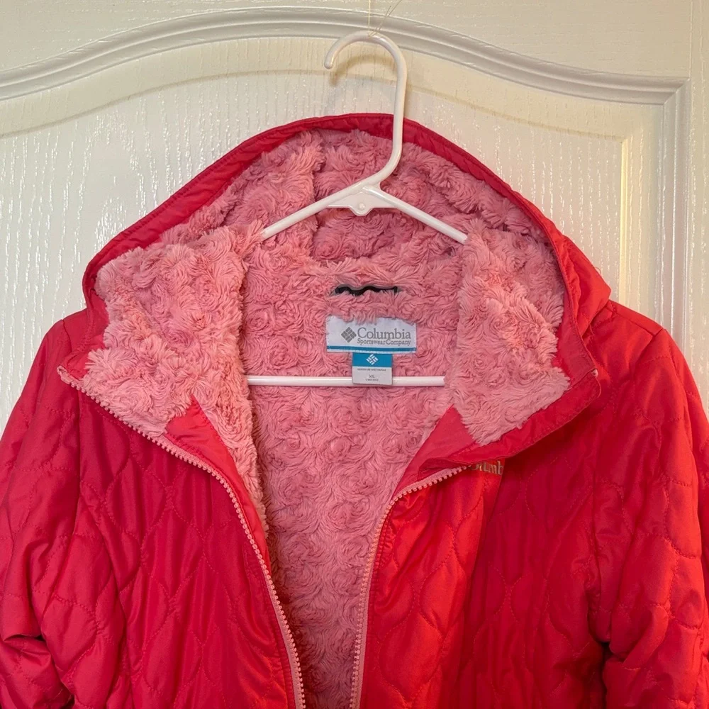 Columbia Quilted Hooded Jacket with Plush Lining Girl’s size 18/20 XL